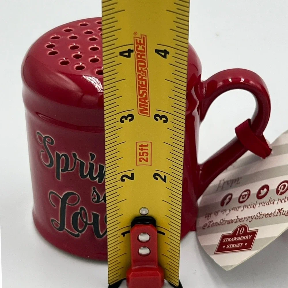 10 Strawberry Street Sprinkle Some Love Shakers OS Red Brand New Mug Style Set